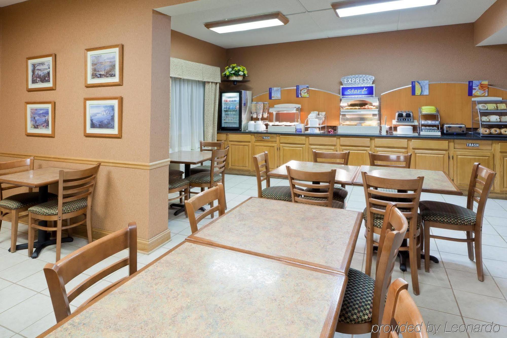 假日酒店——欧文-宾夕法尼亚州收费公路67号出口 Irwin 外观 照片